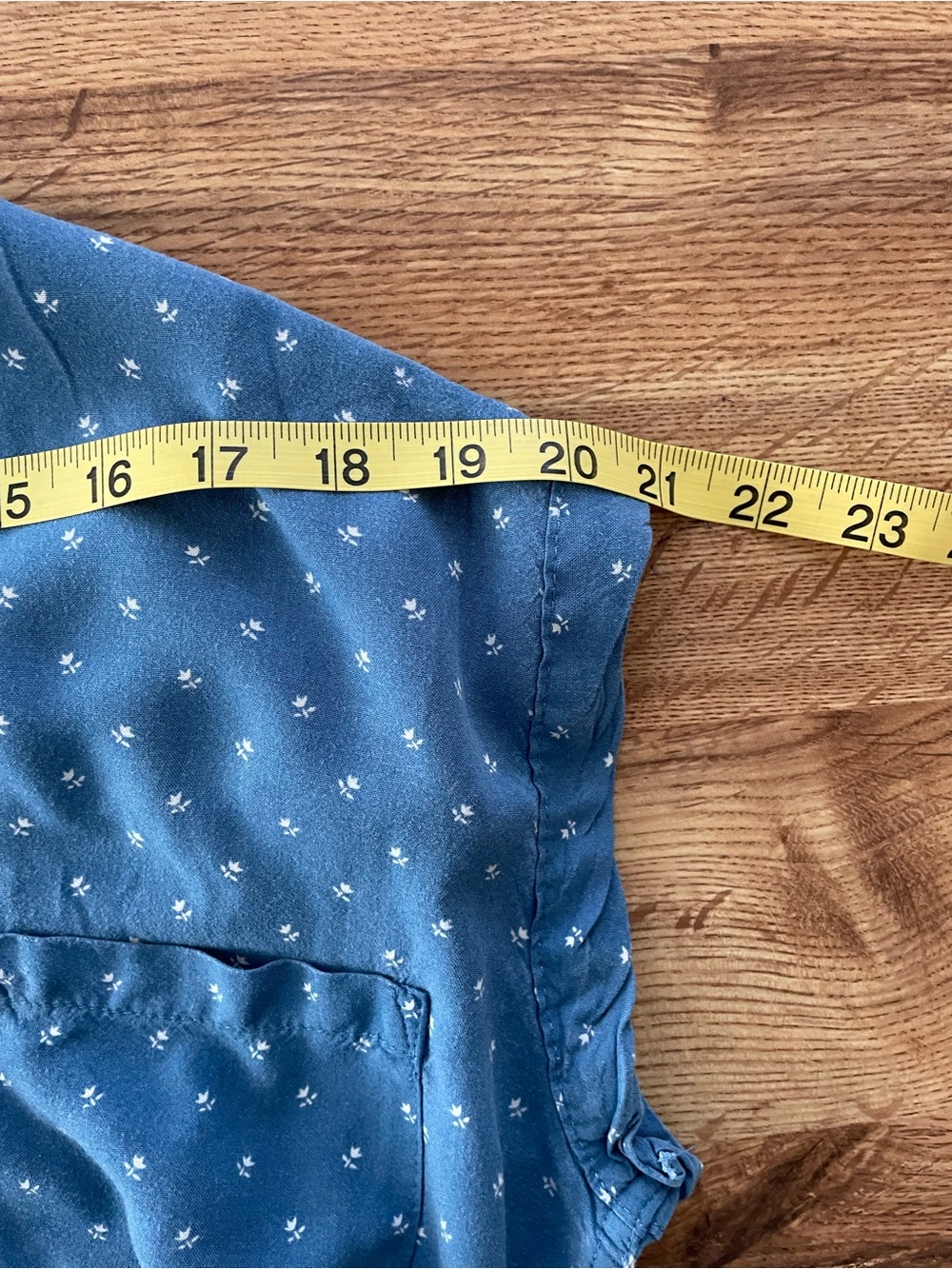 JACHS Girlfriend Blue Short-Sleeve Button-Up Blouse with Tiny White Dot Print - Picture 4 of 5